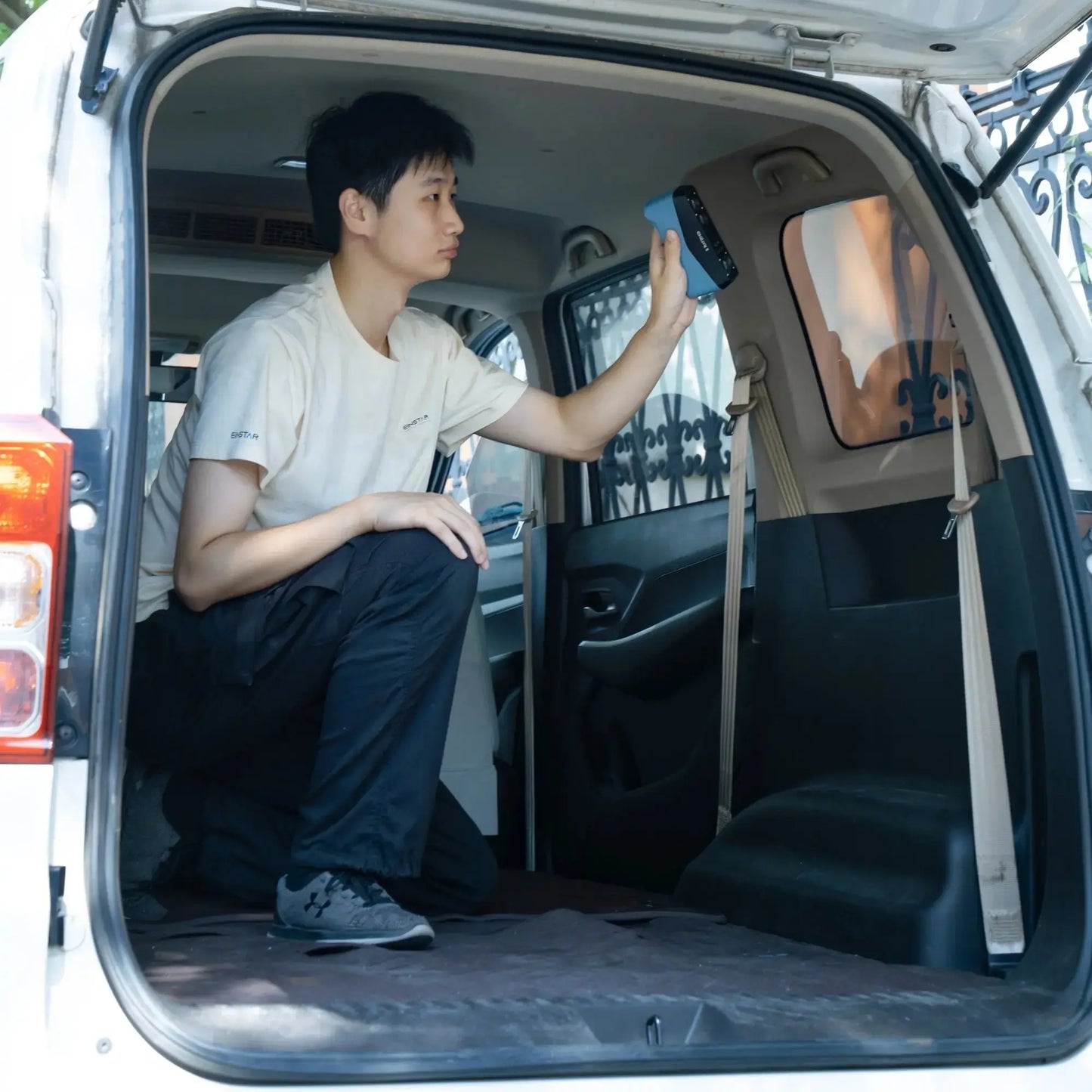 SHINING 3D Einstar 2 Handheld Scanner used for in-car automotive interior scanning